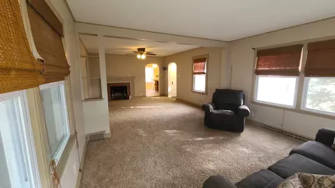 617 E Morgan St, Dixon, IL 61021 photo 8