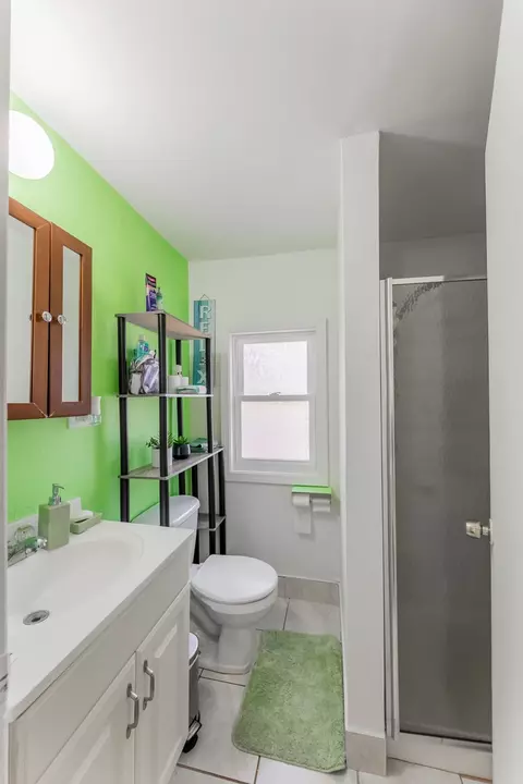Bath - 7348 W 56th Pl, Summit, IL 60501 photo 3 of 3