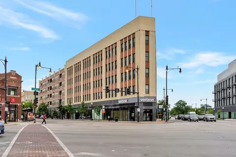 4015 N Milwaukee Ave #413, Chicago, IL 60641