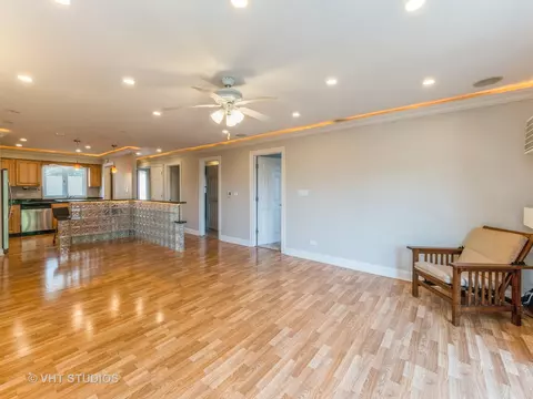 Living - 520 E Main St #2A, Barrington, IL 60010 photo 1 of 3