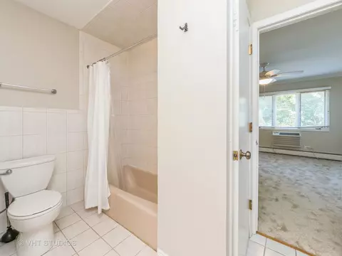 Bath - 520 E Main St #2A, Barrington, IL 60010 photo 4 of 4
