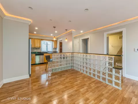 Living - 520 E Main St #2A, Barrington, IL 60010 photo 2 of 3
