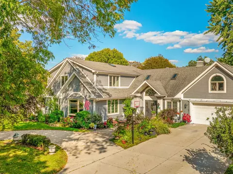 911 Valley View Dr, Downers Grove, IL 60516