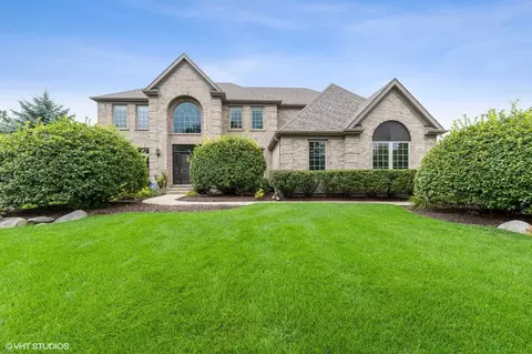 131 Boulder Dr, Lake In The Hills, IL 60156