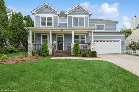 129 W Hillside Ave, Barrington, IL 60010