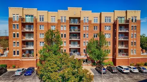 635 Perrie Dr #602, Elk Grove Village, IL 60007