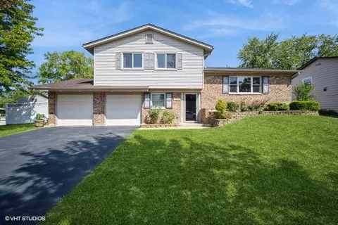 1316 Bradley Ln, Elk Grove Village, IL 60007