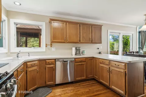 2242 Deerpath Dr, Elgin, IL 60123 photo 11