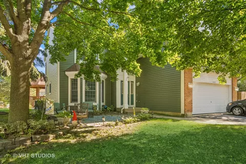 2242 Deerpath Dr, Elgin, IL 60123 photo 2