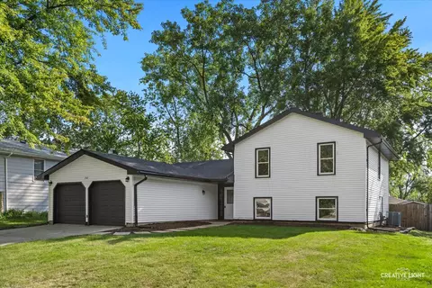 152 Richmond Dr, Bolingbrook, IL 60440