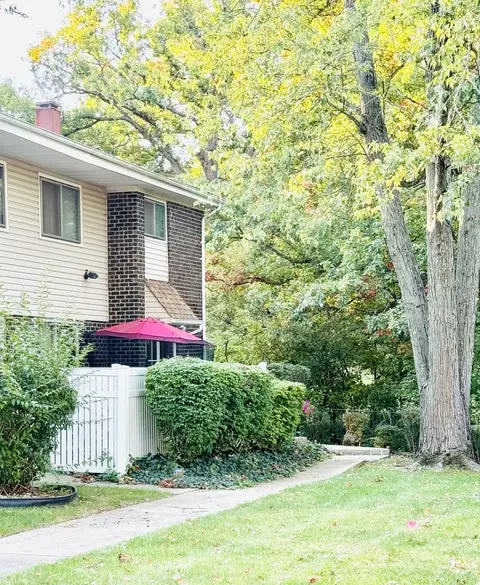 907 White Oak Ln, University Park, IL 60484