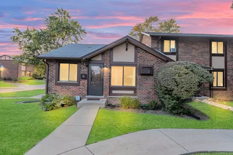 1 S S270 S Windsor Ln, Villa Park, IL 60181