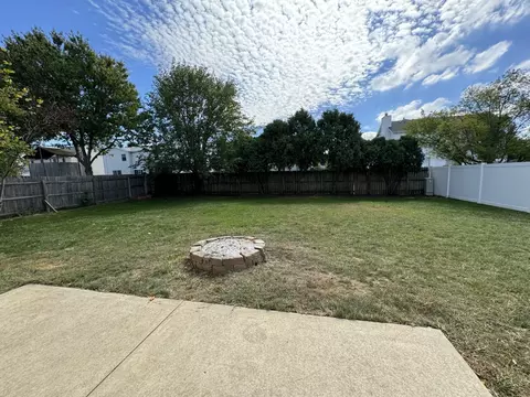 3127 Eagle Creek Dr, Bloomington, IL 61704 photo 4