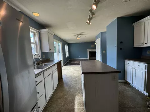 3127 Eagle Creek Dr, Bloomington, IL 61704 photo 6