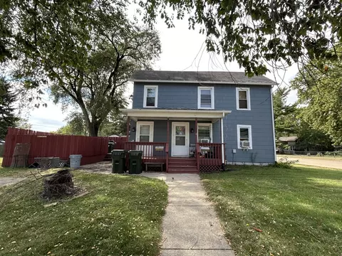 709 Avenue D Ave, Sterling, IL 61081