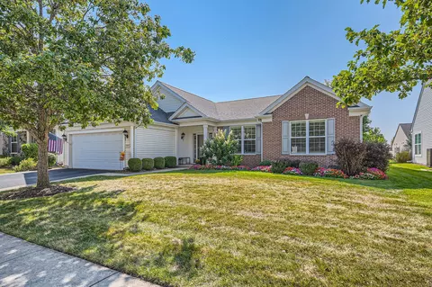 653 Tuscan View Dr, Elgin, IL 60124