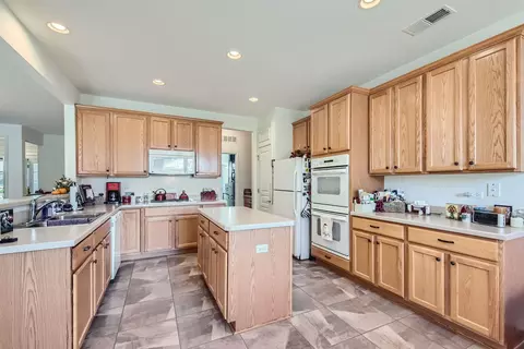 Kitchen - 653 Tuscan View Dr, Elgin, IL 60124 photo 1 of 3