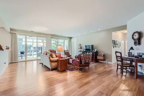 Living - 653 Tuscan View Dr, Elgin, IL 60124 photo 2 of 3