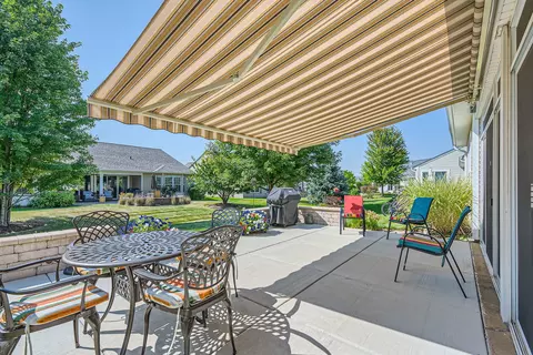 Exterior - 653 Tuscan View Dr, Elgin, IL 60124 photo 5 of 7