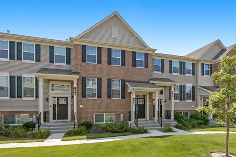 8967 Disbrow St, Huntley, IL 60142