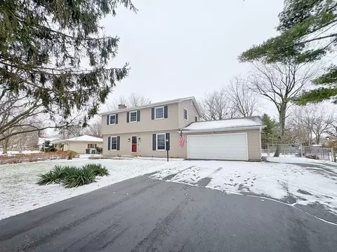 9 N914 Beckman Trl, Elgin, IL 60124