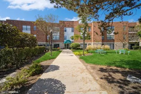 3265 Kirchoff Rd #122, Rolling Meadows, IL 60008