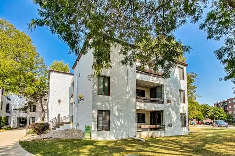 322 W Miner St #1C, Arlington Heights, IL 60005