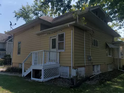 Exterior - 335 E Lincoln Ave, Onarga, IL 60955 photo 4 of 7