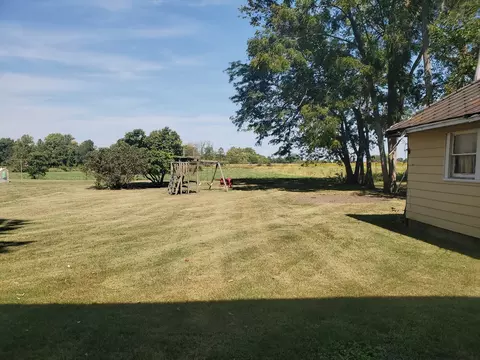 Exterior - 335 E Lincoln Ave, Onarga, IL 60955 photo 5 of 7