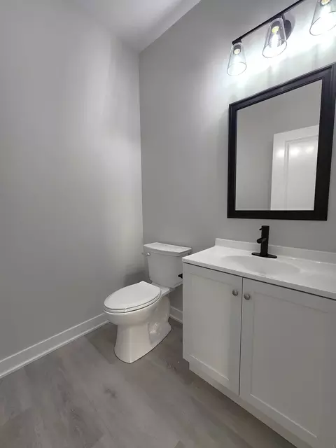 Bath - 3806 Marigold Dr, Elgin, IL 60124 photo 1 of 7