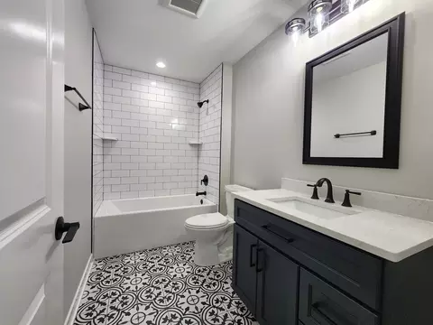 Bath - 3806 Marigold Dr, Elgin, IL 60124 photo 6 of 7
