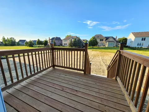 Exterior - 3806 Marigold Dr, Elgin, IL 60124 photo 4 of 6