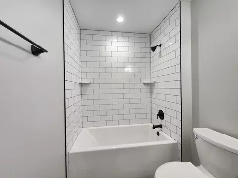 Bath - 3806 Marigold Dr, Elgin, IL 60124 photo 7 of 7