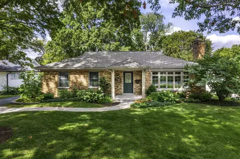 1022 James Ct, Wheaton, IL 60189