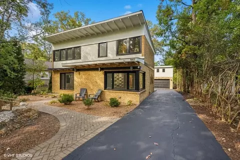 1663 Huntington Ln, Highland Park, IL 60035