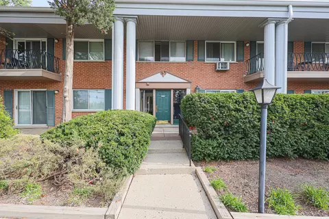 602 E Algonquin Rd #108, Arlington Heights, IL 60005