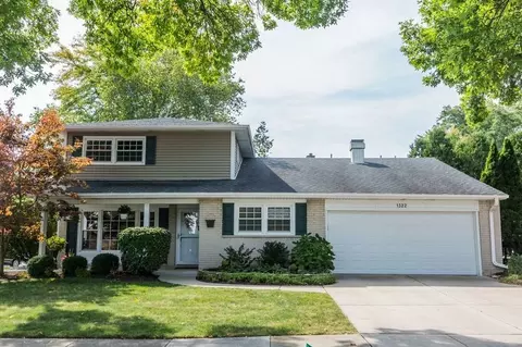 1322 S Fernandez Ct, Arlington Heights, IL 60005