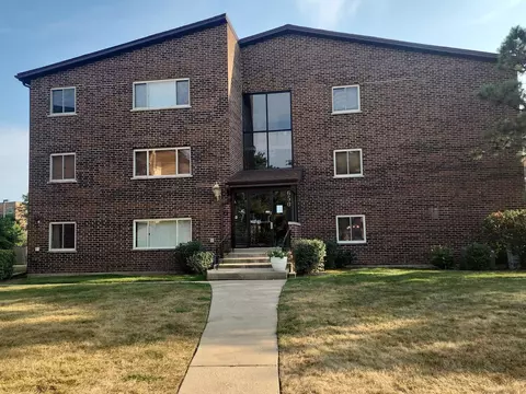 650 Perrie Dr #204, Elk Grove Village, IL 60007