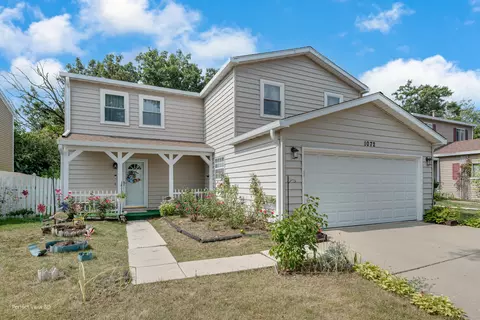 1072 Fulton Dr, Streamwood, IL 60107