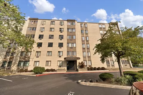 9720 S Pulaski Rd #404, Oak Lawn, IL 60453