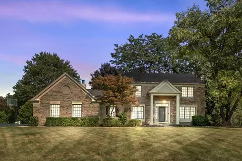 211 Hilltop Ln, Sleepy Hollow, IL 60118