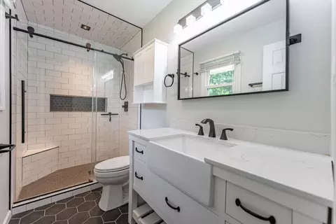 Bath - 8646 Centaur Dr, Belvidere, IL 61008 photo 2 of 3