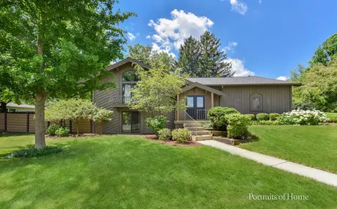 8 Bunting Ln, Naperville, IL 60565