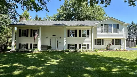 39 W080 Seavey Rd, Batavia, IL 60510