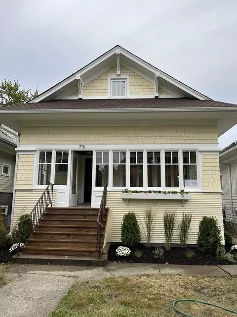 716 N Ridgeland Ave, Oak Park, IL 60302