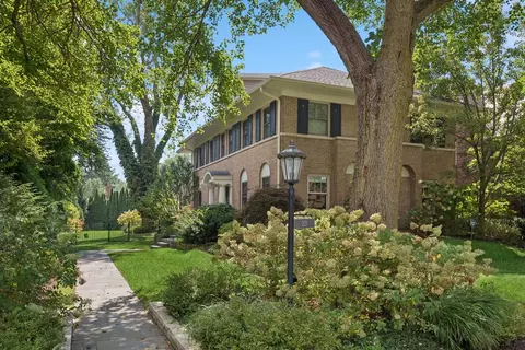 221 Greenleaf Ave, Wilmette, IL 60091