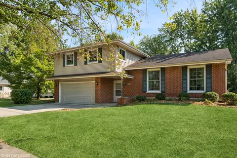 2237 Midhurst Rd, Downers Grove, IL 60516