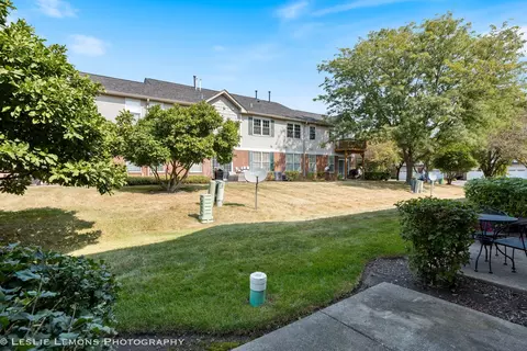 24024 Walnut Cir, Plainfield, IL 60585 photo 2