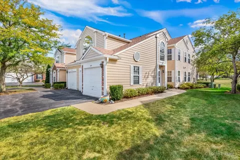 37 Coolidge Ct #A, Streamwood, IL 60107