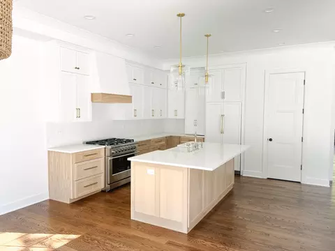 Kitchen - 481 Mitchell Ave, Elmhurst, IL 60126 photo 3 of 4